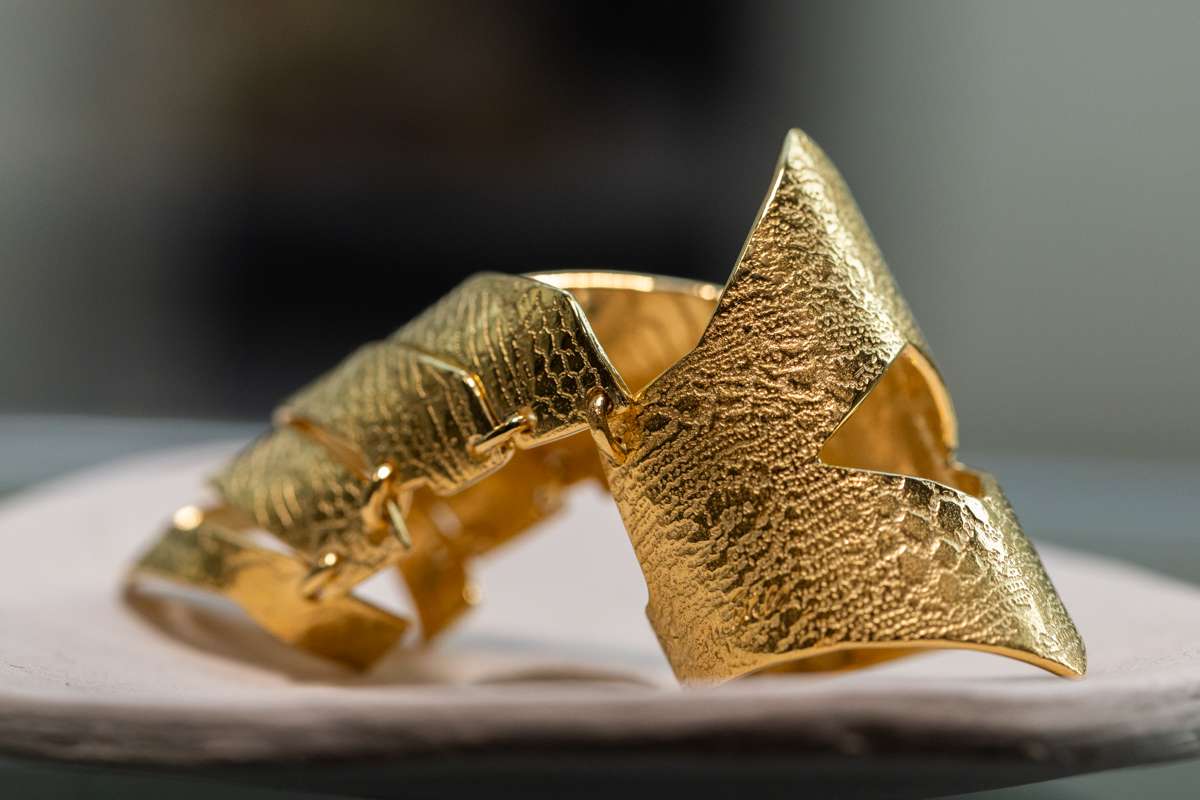 Plan serré d'une création en joaillerie