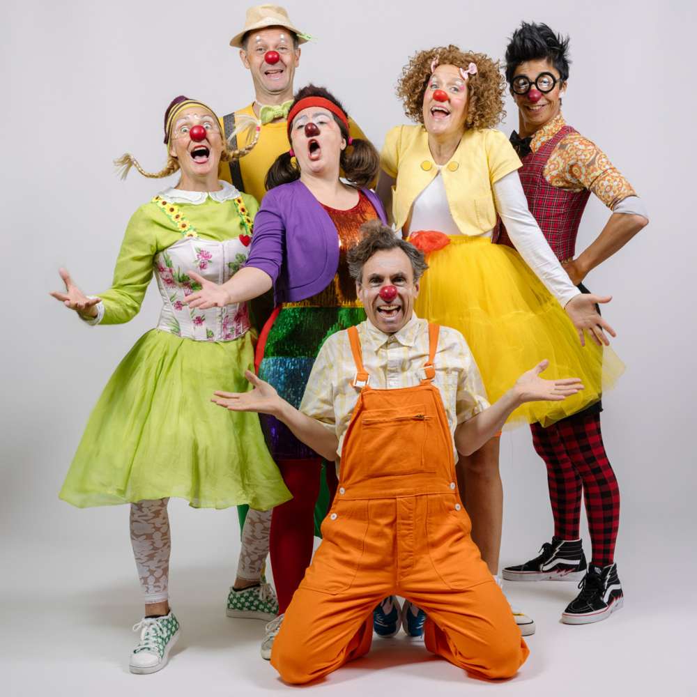 Troupe de clowns au studio pour leur book.