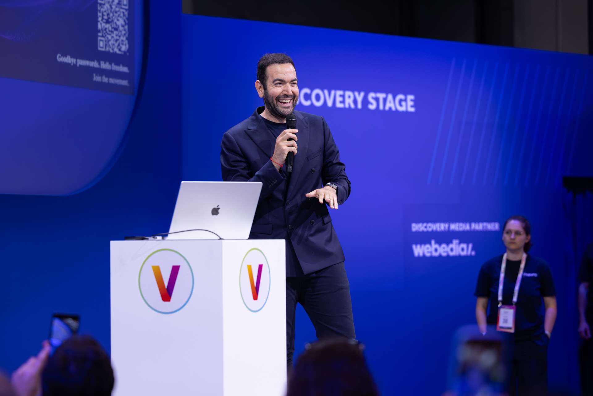 Photo par Antoine Ravet de Thomas Semah, CEO de YNeuro, lors d'un keynote à Vivatech.