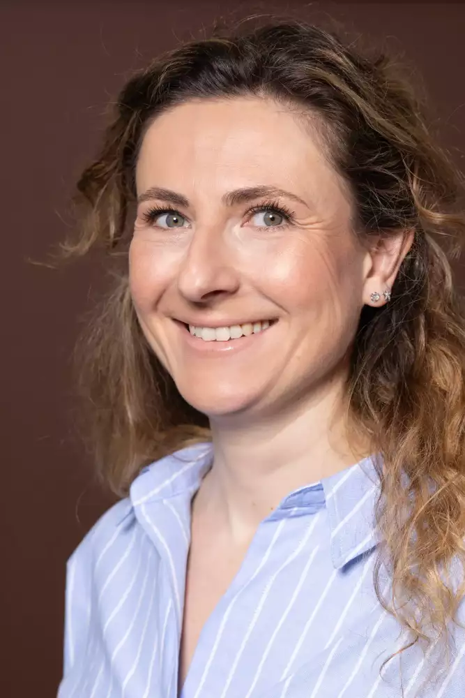 Photo professionnelle d'une cadre en entreprise à Paris